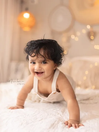The sitter stage is pure joy. This little one's personality shines through in this natural, light-filled setup, capturing the happy, curious energy of a baby on the move.