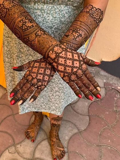 A beautiful full bridal set with a prominent diamond checkerboard pattern on the hands.