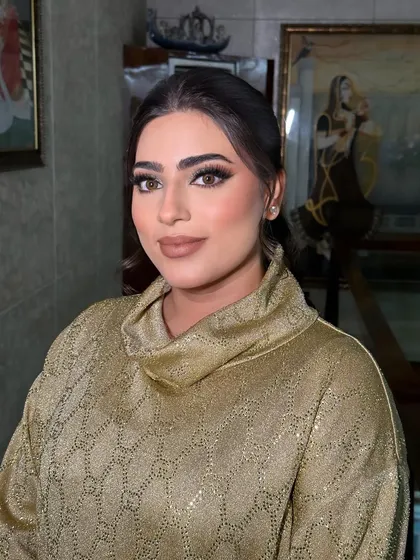 Another angle of this beautiful, simple look. The focus is on the eyes, with the rest of the makeup kept soft and natural.