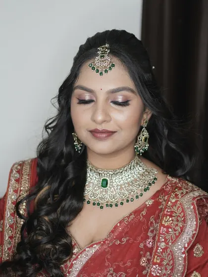 A close up of the reception eye makeup, featuring a blend of warm tones and a subtle shimmer.