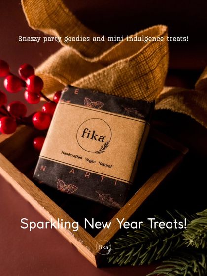 My sparkling New Year treats are perfect for party goodies and mini indulgences. This handcrafted vegan soap is packaged in a simple kraft paper sleeve and nestled in a wooden box with festive red berries.