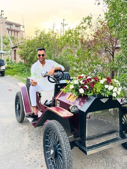 A full view of the beautifully decorated vintage car for the baraat. I work with planners to ensure every element, including the groom's transport, is picture-perfect.