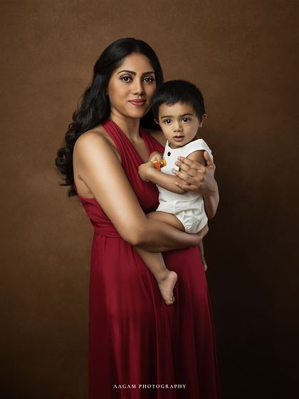A closer crop of this beautiful mother and child portrait, focusing on their connection.