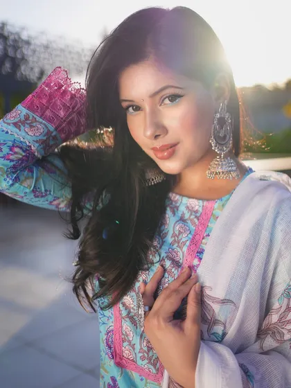 For this daytime ethnic look, I focused on creating a soft, natural glow. The makeup is minimal and fresh, designed to catch the light beautifully and enhance your features without feeling heavy.