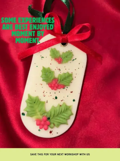 Here is a beautiful wax sachet with a festive holly design, created during one of our holiday workshops. These sessions focus on making small, decorative items that are perfect for gifting or adding a touch of seasonal charm to your home.