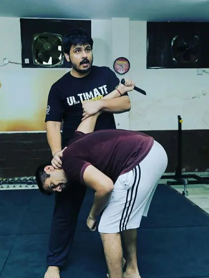 A knife to the throat is a worst-case scenario. Here, I'm demonstrating the initial phase of the defense: controlling the weapon hand and creating a small window of opportunity to counter. Every movement must be precise and explosive.
