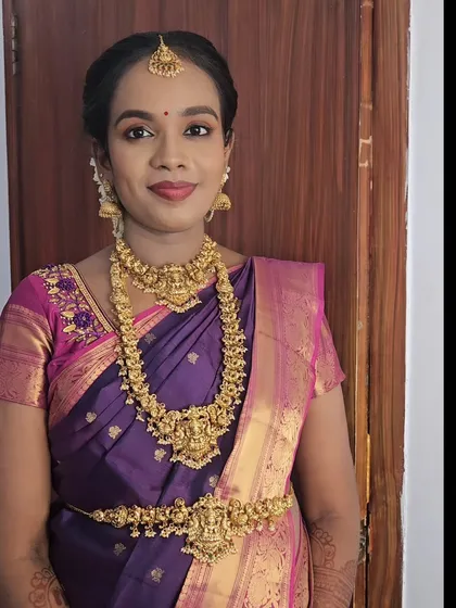 A full view of the baby shower look. The traditional saree, gold jewelry, and fresh makeup all come together to celebrate this beautiful milestone.