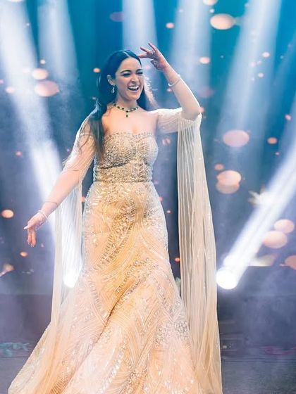 A beautiful solo moment captured under the spotlights. The performer's graceful pose and expression make this a stunning photograph.