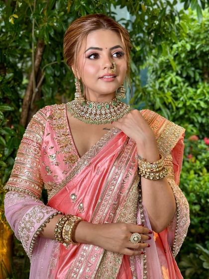 A portrait of modern Maharashtrian grace. The look is perfect for a bride who wants to feel rooted in tradition but with a contemporary, effortless vibe.