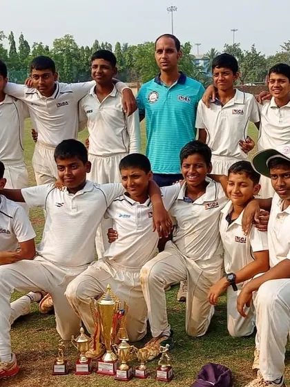 The full champion squad of the U-14 Ageas Federal Insurance Cup with their coach.