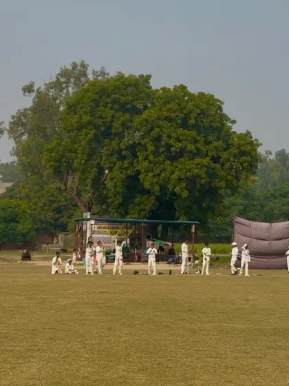 The team applauds as Sagar reaches his hundred.