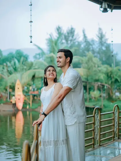 A romantic portrait on a deck overlooking the water. Suchita and Om Prakash look towards their future together in this serene and hopeful photograph.
