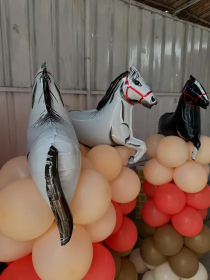 Horse-themed balloon decorations add a fun touch to the party atmosphere. It's all in the details.
