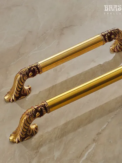 Our magnificent Atina Door Pull from the Amyra Collection, shown in a Royal Gold finish. This piece combines unparalleled craftsmanship with a traditional style, featuring leaf-like carvings that bring a sense of enduring grace to any entryway.