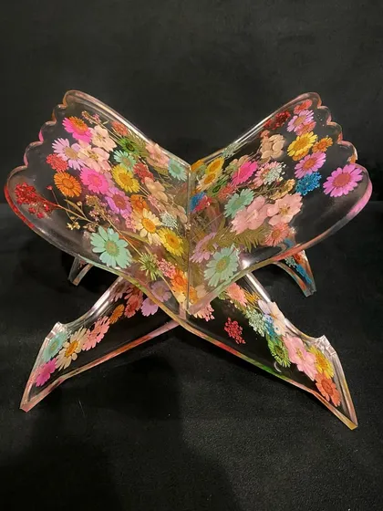A truly unique piece, this Quran stand is made from clear resin with real, colorful flowers preserved within. It’s a vibrant and joyful expression of faith, customized for a client who wanted something special and full of life.