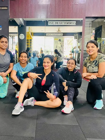 Another angle of our Monday motivation crew. We're all smiles because we love the grind.