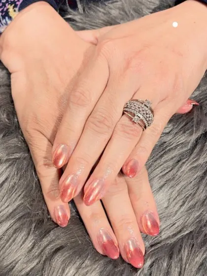A warm, coppery-red chrome finish that gives these nails a beautiful metallic sheen.