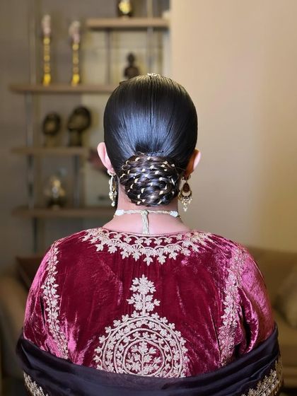 A closer look at the Gotta Bun, showing the precision of the weaving.