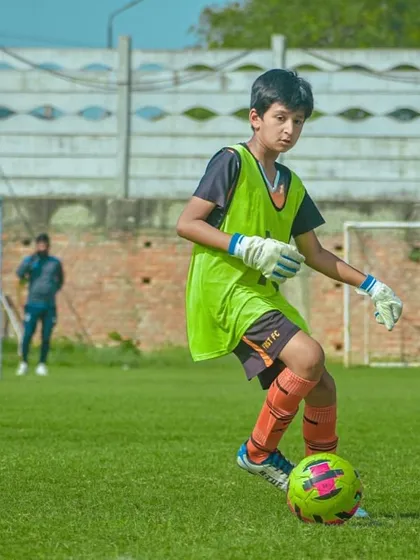 Our U13 goalkeeper in control, looking to start an attack from the back.