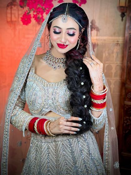 The complete look. This is perfect for a bride who wants a modern and elegant style for her reception.