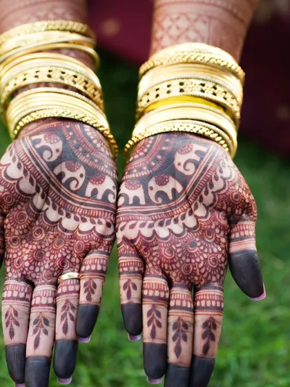 Another shot of the dark stain with gold bangles, a classic bridal combination.