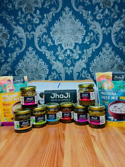 A customer unboxes our Bindaas Bihari Bundle, excited to explore the 8 flavorful pickle varieties and our Makhana Kheer premixes.