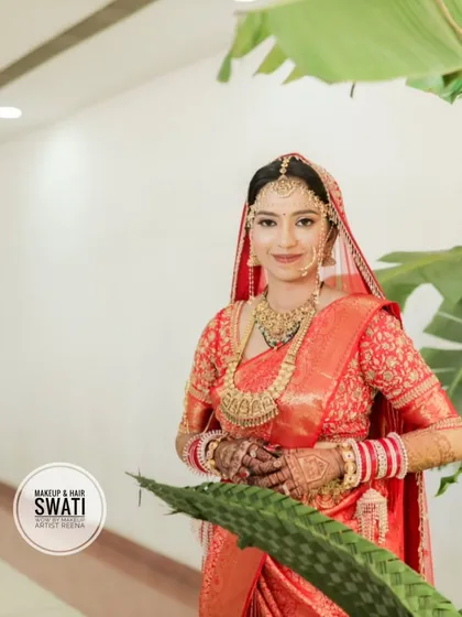 A beautiful wedding look for Kshitija. My artist Swati created this traditional yet fresh look with a red saree and gold temple jewellery.