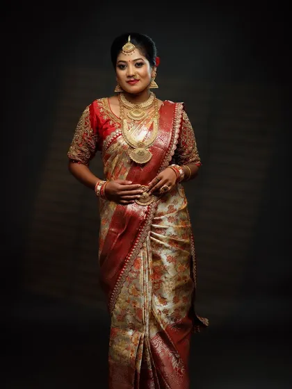 A full-length view of the bride in her beautiful saree, perfectly complemented by the heavy antique jewellery set.