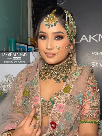 A pastel-themed bridal look, perfect for a daytime wedding. Our curriculum includes training on different lighting conditions and how to adapt makeup for morning, evening, and indoor events.