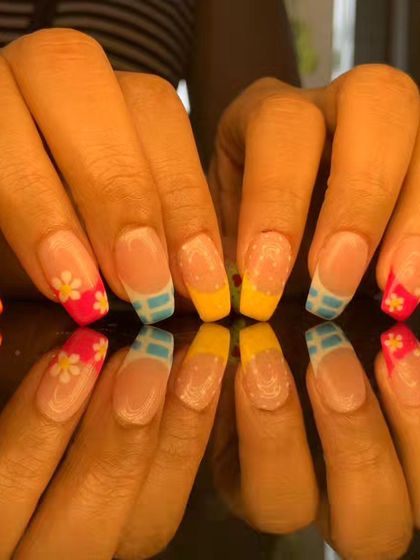 A bright and cheerful summer design with multi-colored checkered and floral tips.