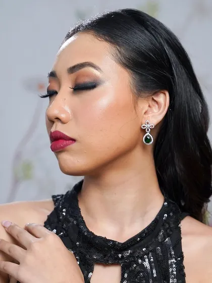 The beauty of a great set of lashes is in the details. Even with eyes closed, you can see the delicate curl and soft texture that mimics natural lashes, giving you that effortless, 'woke up like this' confidence.