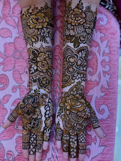 Z4 Studios - Special Occasion Henna My Signature Florals (The 'Floral Queen') photo 26