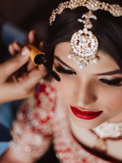 The final touches. Applying mascara to complete the eye makeup, adding that extra bit of definition to make her eyes pop.