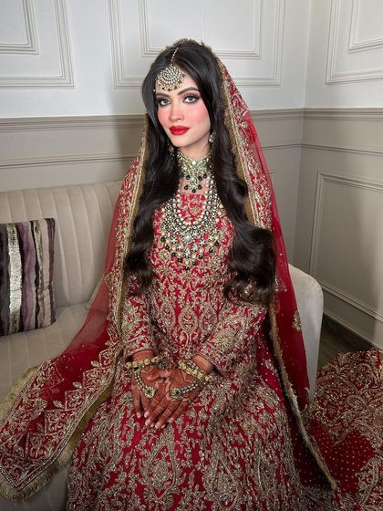 This bride exudes sophistication and boldness with her shimmery eyes and red lips, perfectly complemented by our statement layered bridal jewellery.