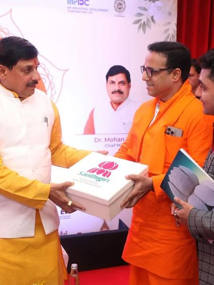 I was honored to curate gift hampers for Santhigiri Ashram, which were presented to the Honorable Chief Minister of Madhya Pradesh, Dr. Mohan Yadav, at a summit.