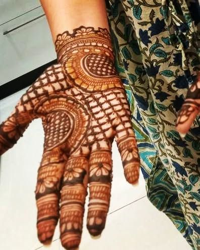 Hussaina Mehendi Artist - Bridal Mehendi Mehendi for Family & Guests photo 15
