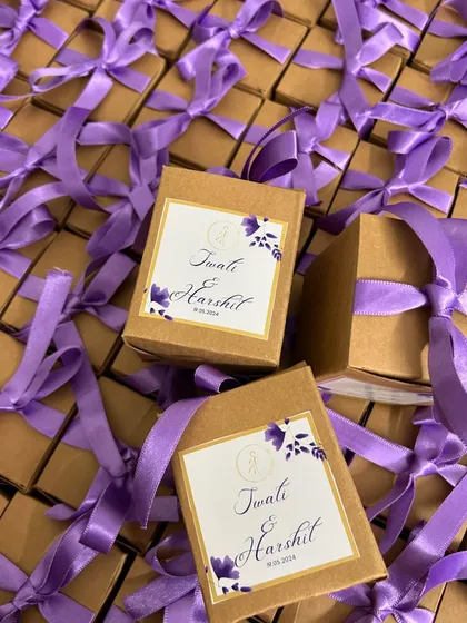 It's all in the details. These custom labels for Twali and Harshit's wedding feature a delicate floral design that complements the purple ribbon.