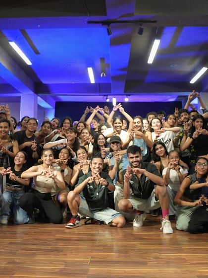 Four masterclasses, eight incredible instructors, one powerful cause. This group photo captures the unforgettable energy of our 'Pink'd' weekend.