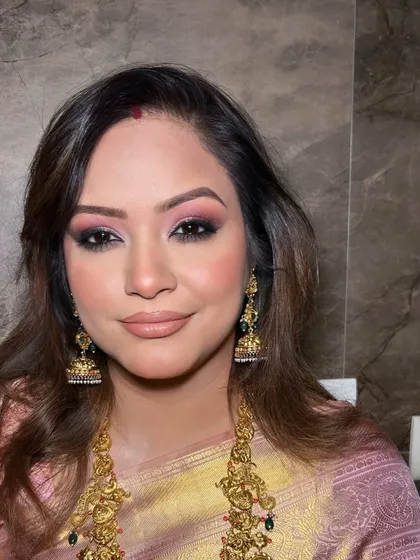 This is a perfect example of my Advance HD makeup for a family member attending a wedding. The focus is on a sophisticated smokey eye and flawless skin that looks incredible in photos.
