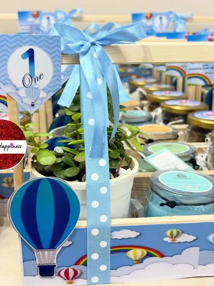 A close-up of the charming details on the 'Hot Air Balloon' basket, including the polka-dot ribbon and themed cutouts.