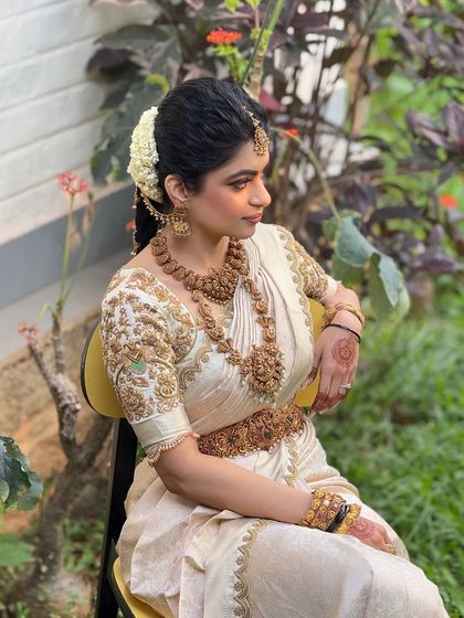 A side profile showcasing the traditional bridal bun adorned with fresh jasmine (mogra) flowers, a signature element of many South Indian weddings.