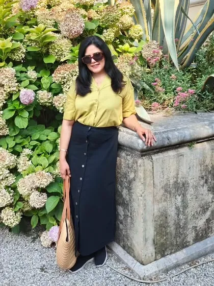 Posing in the beautiful gardens of Isola del Garda.