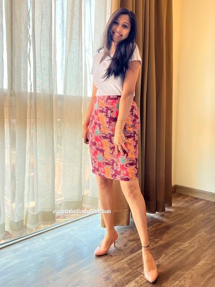 The rich allure of soft printed crepe. This slim-fit skirt is comfortable and stylish, perfect for a special evening out.