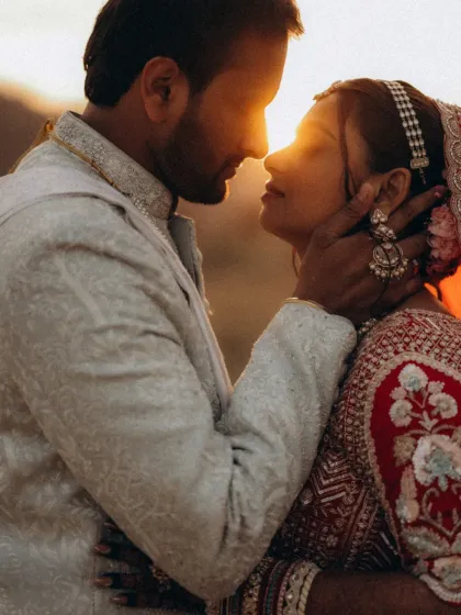 A beautiful close-up of Malay and Nishi, with the sun creating a perfect rim light around them. This kind of lighting is ideal for creating intensely romantic and artistic couple portraits.