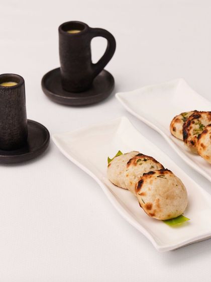 Our famous blue cheese naan, served in bite-sized pieces alongside a shot of pumpkin and coconut shorba. It’s an inventive pairing that has become synonymous with our name.