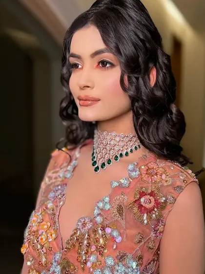 A close-up of the beautiful embroidery and the emerald and diamond choker. The jewelry was chosen to pick up the green tones in the lehenga.