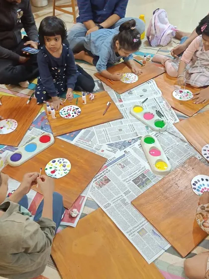 After the story ends, the creativity continues. Here, our little artists are completely absorbed in a dot painting craft, a hands-on activity inspired by the tale they just heard.