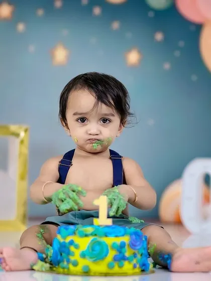 Let them eat cake! A first birthday cake smash is a wonderfully messy and fun milestone, and we are here to capture every sweet, sticky moment.