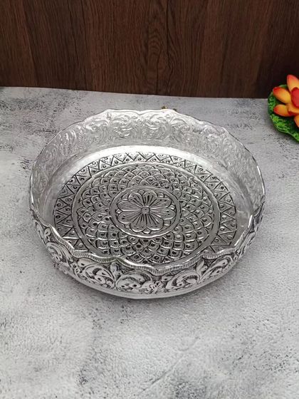 A duplicate image of the antique German silver urli.