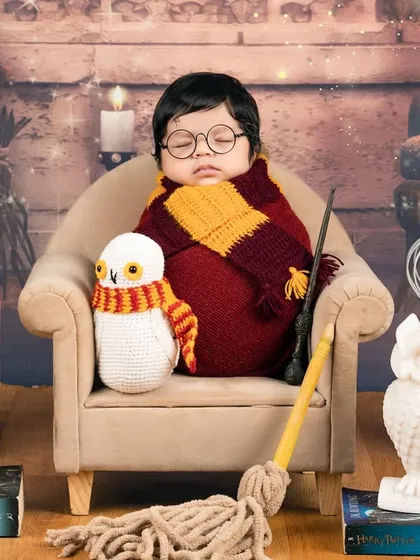 Our tiniest wizard yet! This newborn Harry Potter photoshoot comes complete with a Gryffindor scarf, a mini owl, and a comfortable bed for magical dreams.